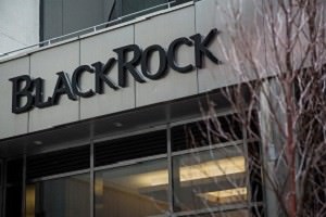 BlackRock советует инвесторам покупать золото - Alin.kz