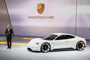 Porsche сэкономит 6 млрд. евро для борьбы с Tesla - Alin.kz